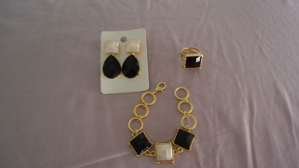 CONJUNTO COM BRINCO ANEL E PULSEIRA
