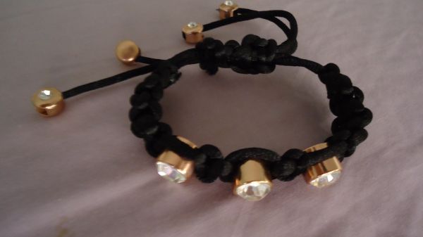 PULSEIRA MACRAMÊ COM STRASS
